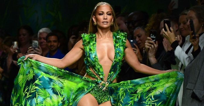 Jennifer Lopez Versace Milan Fashion Week 2019 696x364