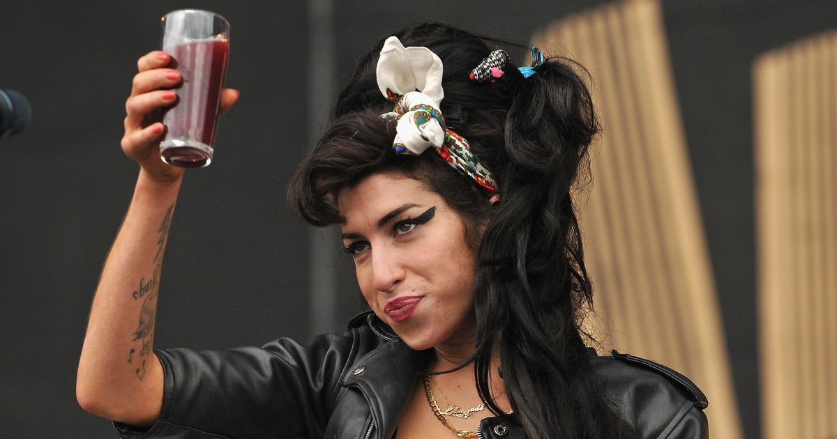 2 Amy Winehouse Dies At 27